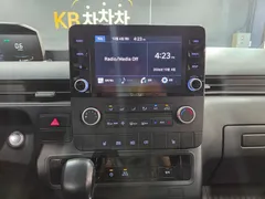 2023 Hyundai Staria L3.5 Kinder Safety Car — фото 16