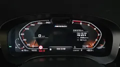 2022 BMW 5-Series M550i xDrive — фото 8