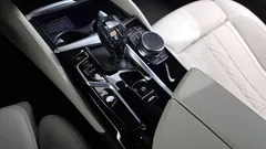 2022 BMW 5-Series M550i xDrive — фото 9