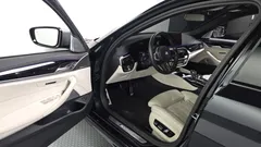 2022 BMW 5-Series M550i xDrive — фото 10