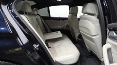 2022 BMW 5-Series M550i xDrive — фото 11