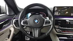 2022 BMW 5-Series M550i xDrive — фото 13