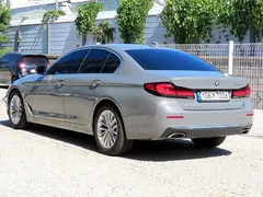 2022 BMW 5-Series 520i Luxury — фото 3