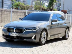 2022 BMW 5-Series 520i Luxury — фото 12