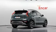 2022 Kia Niro Signature — фото 2