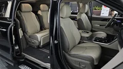2023 Kia Carnival Diesel 7-Seater Hi-Limousine — фото 11