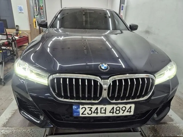 2023 BMW 5-Series 520i M Sport