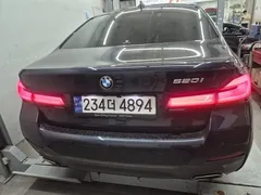 2023 BMW 5-Series 520i M Sport — фото 3