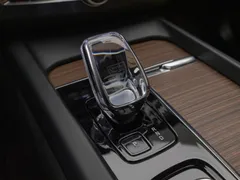 2024 Volvo XC60 B5 Ultimate Bright — фото 19
