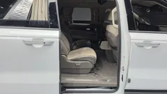 2023 Kia Carnival Gasoline 9-Seater Hi-Limousine — фото 12