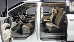 2023 Kia Carnival Gasoline 9-Seater Hi-Limousine — фото 18