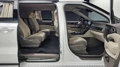 2023 Kia Carnival Diesel 9-Seater Hi-Limousine — фото 12