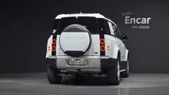 2023 Land Rover Defender 110 D300 HSE — фото 4
