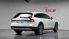 2021 Volvo V90 B5 Pro AWD, белый — фото 2