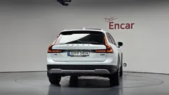 2021 Volvo V90 B5 Pro AWD, белый — фото 4