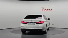 2022 BMW 5-Series 530e Luxury — фото 4