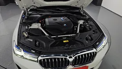 2022 BMW 5-Series 530e Luxury — фото 6
