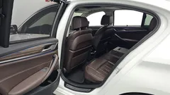 2022 BMW 5-Series 530e Luxury — фото 12