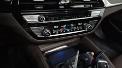 2022 BMW 5-Series 530e Luxury — фото 17