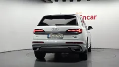 2022 Audi Q7 45 TDI Quattro Premium — фото 4