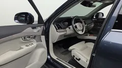 2022 Volvo XC90 T8 Ultimate Bright Hybrid — фото 10