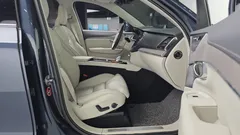 2022 Volvo XC90 T8 Ultimate Bright Hybrid — фото 11