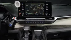 2022 Toyota Sienna 2.5 Hybrid 2WD, белый — фото 18