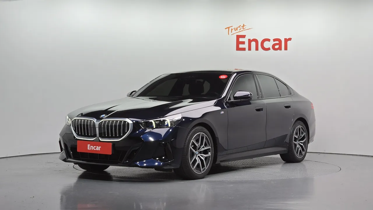 2024 BMW 5-Series 520i M Sport