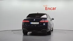 2024 BMW 5-Series 520i M Sport — фото 4