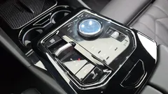 2024 BMW 5-Series 520i M Sport — фото 9