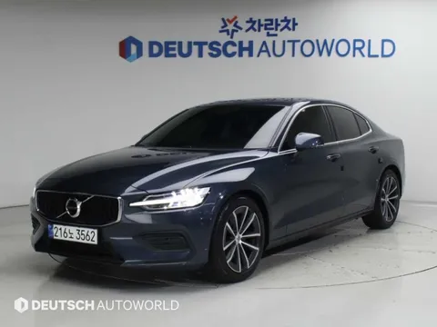 2022 Volvo S60 B5 Momentum
