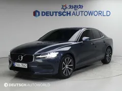 2022 Volvo S60 B5 Momentum — фото 1