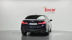 2023 BMW 5-Series 520i M Sport — фото 4