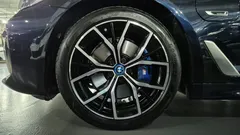 2023 BMW 5-Series 530e M Sport — фото 5