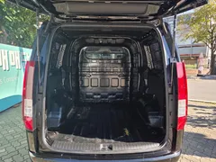 2022 Hyundai Staria Cargo 5-Seater — фото 3