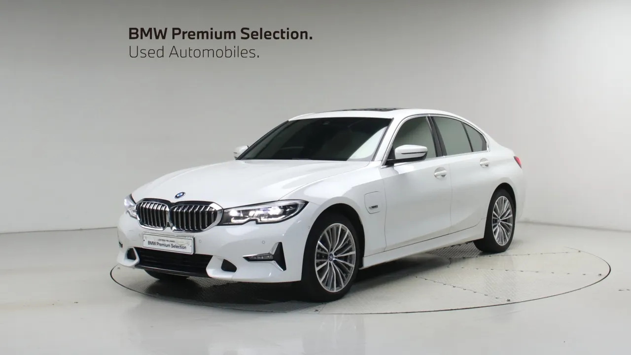 2022 BMW 3-Series 320e Luxury