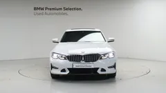 2022 BMW 3-Series 320e Luxury — фото 3