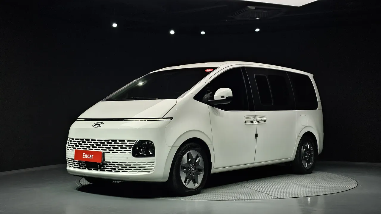 2023 Hyundai Staria 4WD Tourer 11-Seater