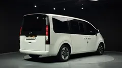 2023 Hyundai Staria 4WD Tourer 11-Seater — фото 2