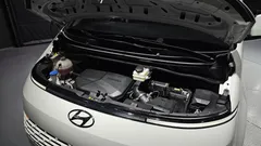 2023 Hyundai Staria 4WD Tourer 11-Seater — фото 6