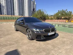 2022 BMW 5-Series M550i xDrive — фото 13