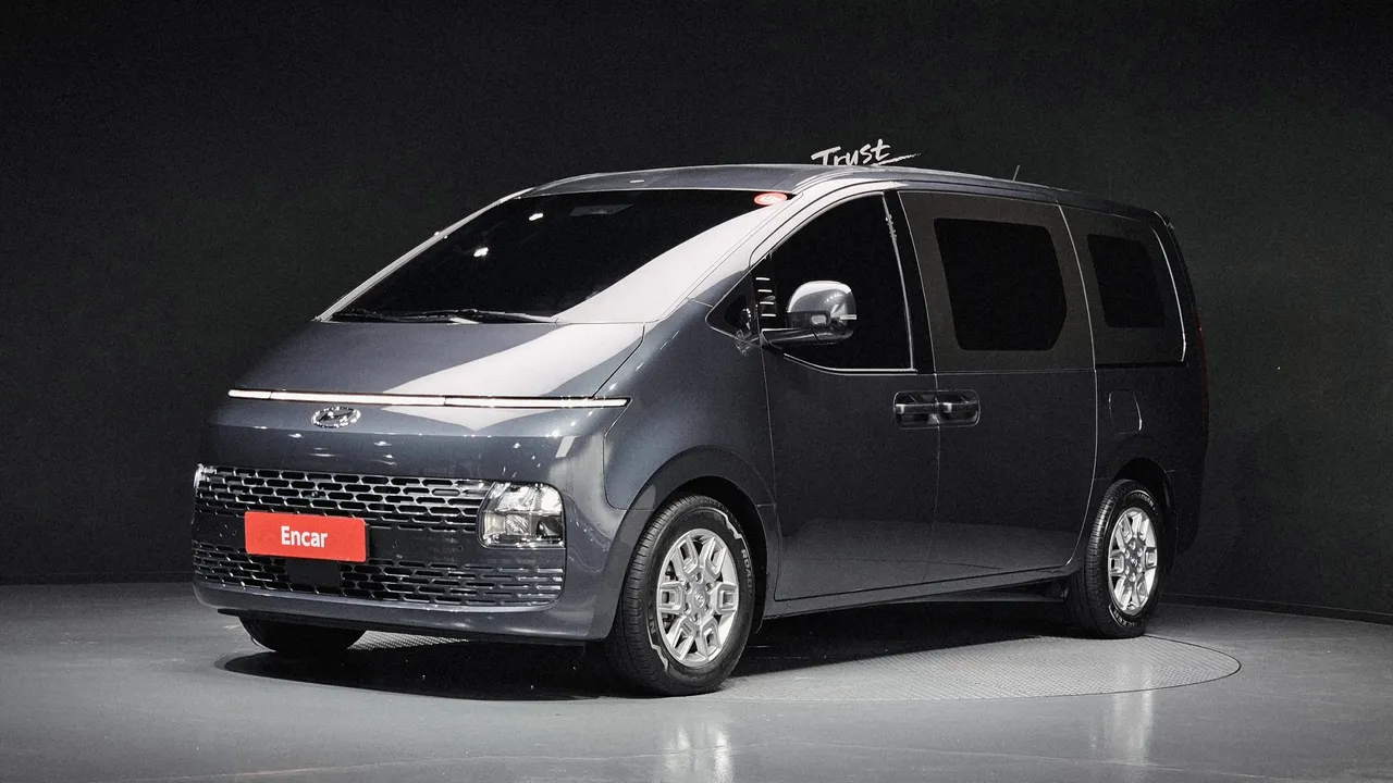 2023 Hyundai Staria Cargo 3-Seater