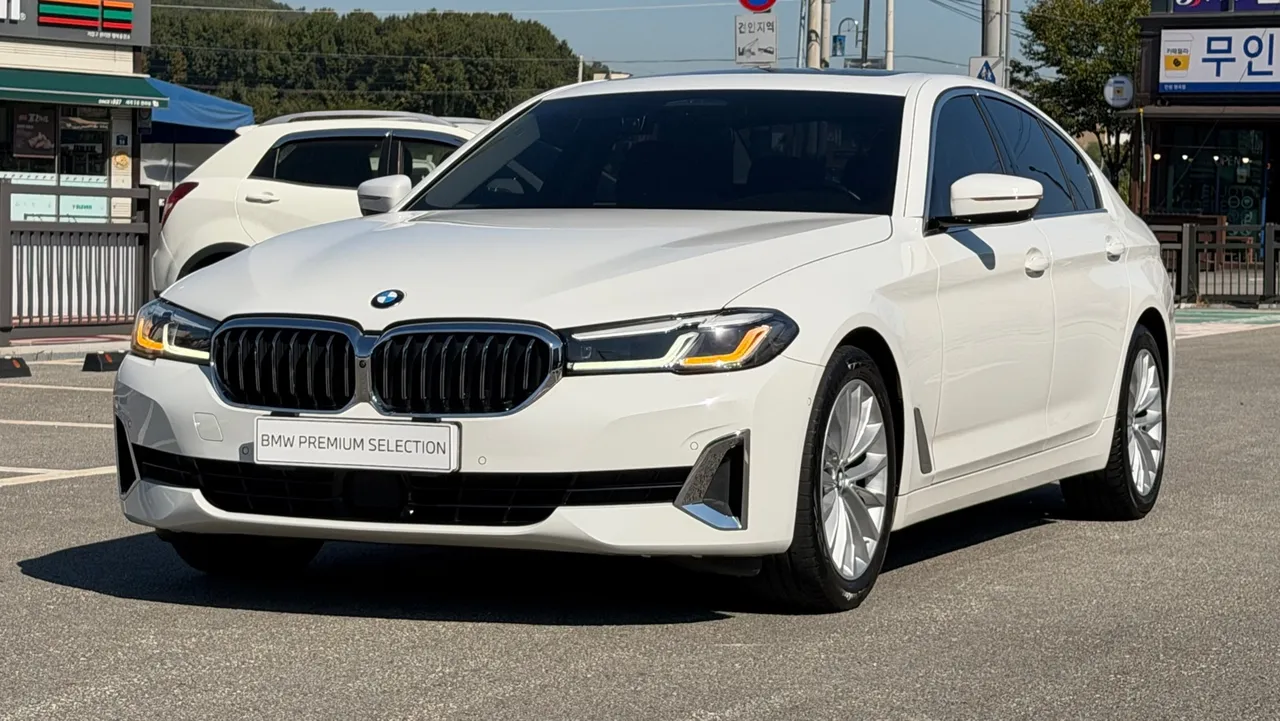 2023 BMW 5-Series 520i Luxury