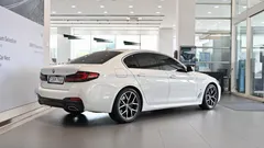 2023 BMW 5-Series 530i M Sport Package — фото 2