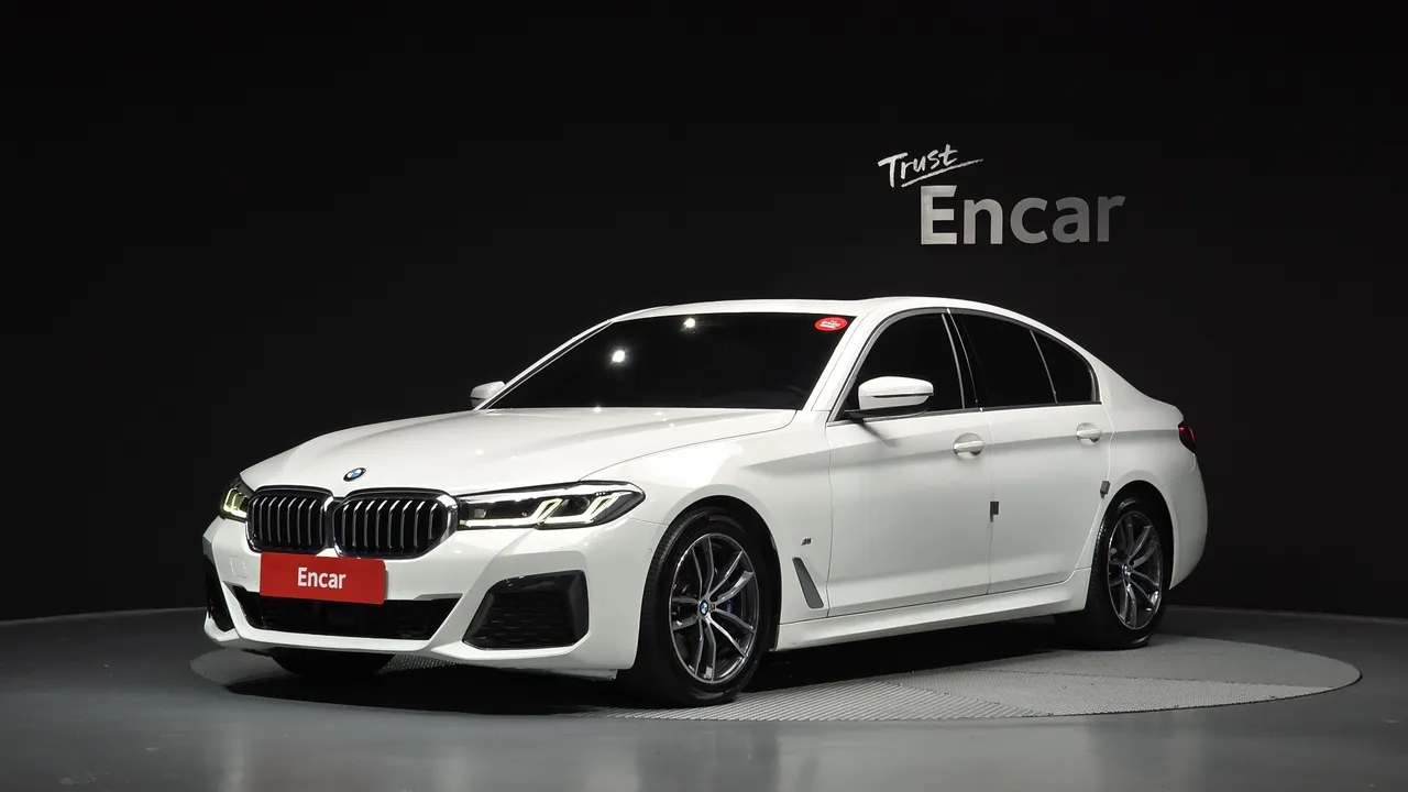 2022 BMW 5-Series 520i M Sport