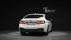 2022 BMW 5-Series 520i M Sport — фото 4