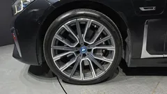 2022 BMW 7-Series 745e iPerformance M Sport — фото 5