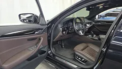 2022 BMW 5-Series 530e M Sport — фото 10