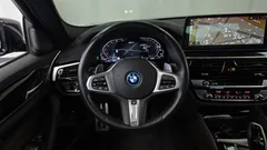 2022 BMW 5-Series 530e M Sport — фото 13