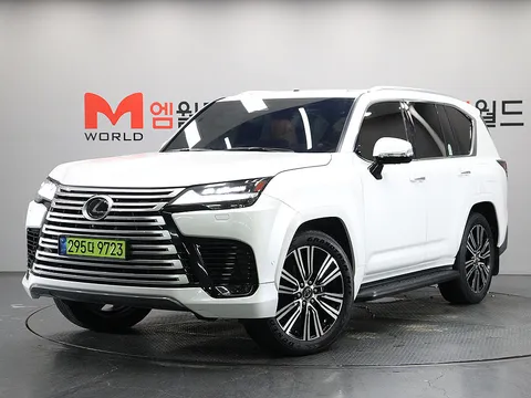 2025 Lexus LX 700h Luxury